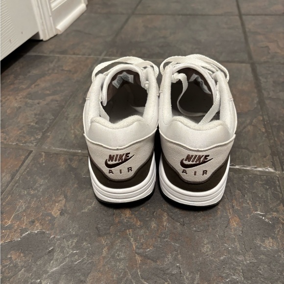 Nike Air Classic White and Brown Sneakers - Picture 5 of 6